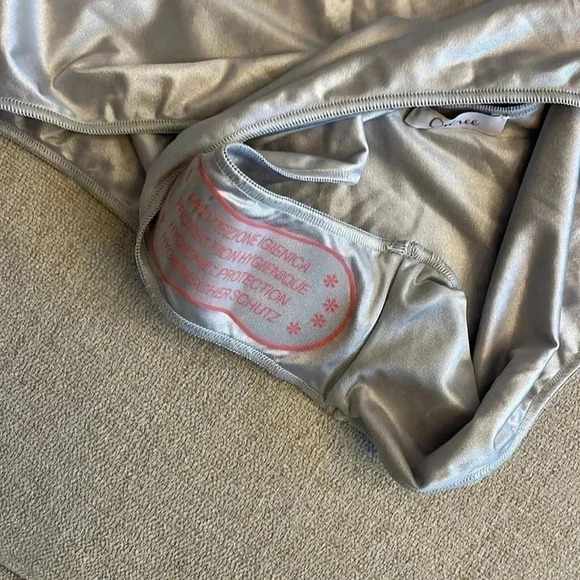 Oseree Glow Asymmetrical One Shoulder Swimsuit - Picture 4 of 7